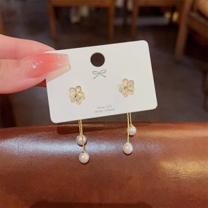 925 silver needle earrings Women's temperament long Korean high -end net red vermiculite petal sotescene new tide ear decoration