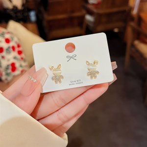 2025 new tide small rabbit earrings temperament, cat eye stone earrings, high -end net red temperament niche design earrings