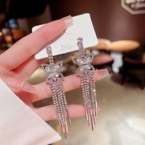 2025 The new Korean version of the ultra -flashing Su earrings trendy temperament, butterfly ear pendant exaggerated ear decoration women's high -level sense
