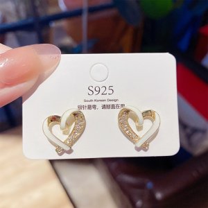 2025 new 925 silver needle temperament love earrings women's tide simple niche design light luxury earrings commute ear decoration