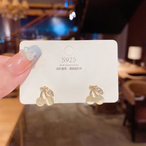 2025 New Tide 925 Silver Needle Cherry Eye Eye Eye Earrings Female Niche Ear Paners French Earrings French Earrings French Earrings