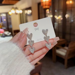 2025 new 925 silver needle temperament high -level feeling earrings female Korean version full drill earrings niche net red earrings
